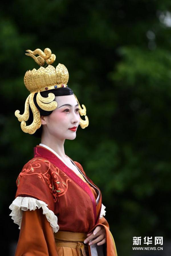 国宝“复活”记——真人版龙门石窟《帝后礼佛图》是怎样“炼”成的