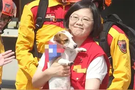 被质疑耍特权领养抢手搜救犬后，蔡英文辩称“最忌讳滥用权力”，网友一顿嘲讽图片