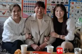 「紫牛头条」河南女孩短视频刷出“双胞胎”姐妹后续：两女孩已做DNA检测，结果预计今天公布图片