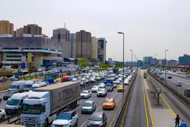 土耳其开始实施全面封锁 高速公路出现严重拥堵图片