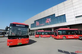 学党史、办实事、送服务，成都新都区“红色公交”发车图片