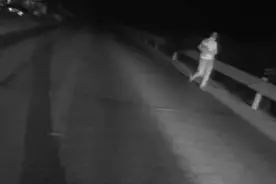 16岁留守女孩离家出走，独行30公里，半夜在国道遇见暖心辅警…图片