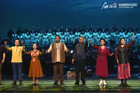 新疆首部民族管弦乐清唱剧《葡萄熟了》上演图片