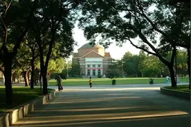 北京教委回应不许大学生校外租房：出于安全考虑，学校有自主权视频封面