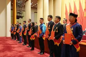 全国五一劳动奖章外卖小哥的励志人生，8个月从骑手变站长：生活不负勤劳的人图片