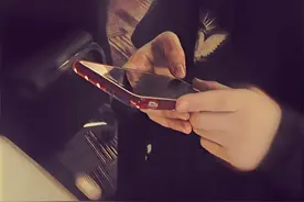 警惕！浙江一女子手机莫名收了1分钱红包，丢了1万元图片