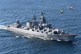 美国海警船进黑海后，俄军巡洋舰发射“航母杀手”导弹击中模拟敌舰图片