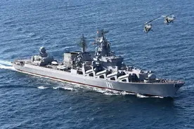 美国海警船进黑海后，俄军巡洋舰发射“航母杀手”导弹击中模拟敌舰图片
