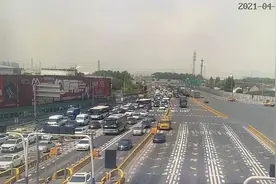 往崇明方向已开始拥堵！上海出城高速迎来高流量...“五一”火爆模式开启，收好避堵指南→图片