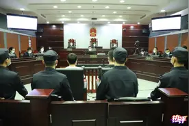 央视评：“女子取快递被造谣出轨”用刑罚为诽谤行为划红线图片