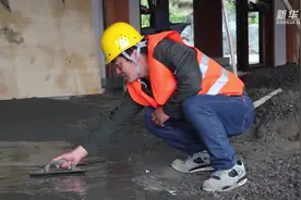 “五一”假期：他们用劳动守护着这面湖水视频封面