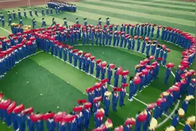 66秒丨京剧舞蹈+队列组合！德州平原举行700人大型团体操，庆祝建党100周年图片