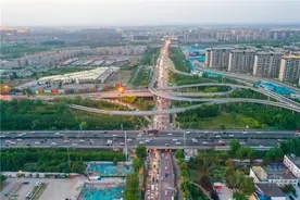 连霍高速郑州段车流量平稳，未出现“大拥堵”图片