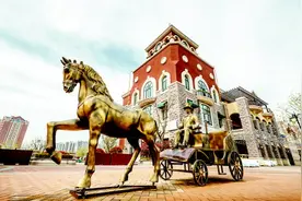 青岛首家汽车影院上演“视觉秀”图片