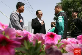 镜头｜致敬坚守岗位的劳动者图片