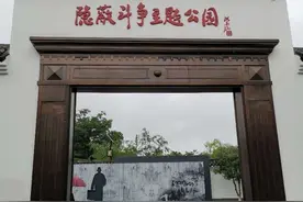 父亲隐蔽战线智送情报 儿子两袖清风待己严苛图片