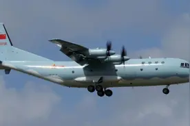解放军军机超低空飞行巡台 台“名嘴”：飞这么低很危险诶图片