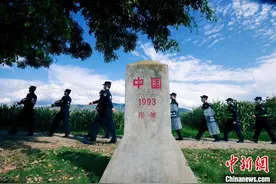 云南瑞丽边检站的“五一”：孤灯下的守夜人图片