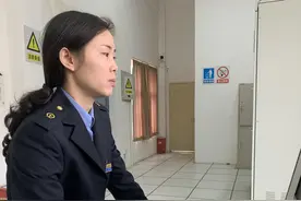 致敬劳动者｜洗车机操作员周颖：看着满身泥点的动车干干净净出库 就是我最自豪的时刻图片
