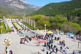 89秒丨五一假期首日泰山景区迎来游客近3万人 景区实施限量预约游览视频封面