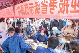 武汉9个区分别举办中招咨询会，初三两次调考只给等级分，家长说志愿不好填图片