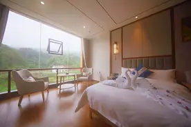 森林里“长”出酒店 雪峰山有新玩法图片