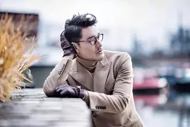 时尚轰炸机胡兵变身“人间暖壶”，妈妈群奋力“端水”图片
