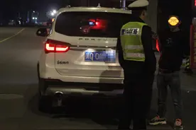 浙江街头荒唐一幕！醉驾男凌晨搭讪独行美女，遭拒后竟撞了上去图片