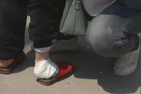 安徽淮南一教师对学生掐脖子、热水浇头？学校：涉事教师主讲“道法课”，已停职图片