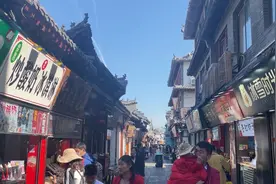 99秒｜快来开启逛吃逛吃模式！五一当天芙蓉街迎客11万余人图片