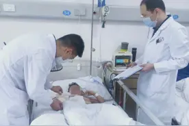 飞机返回接断臂男孩，后续来了图片