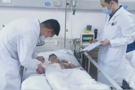 飞机返回接断臂男孩，后续来了图片