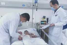 “滑回廊桥，二次开门”飞机返回接断臂男孩，后续来了图片