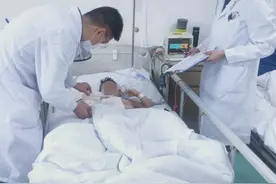 “滑回廊桥，二次开门”飞机返回接断臂男孩，后续来了图片