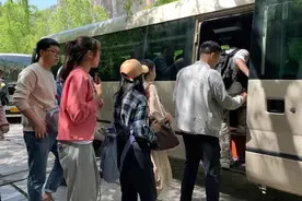 五一假期｜假期首日太行大峡谷热闹非凡 旅游秩序井然人气旺图片