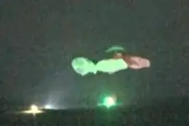 返回地球！SpaceX 商业载人航天龙飞船成功降落视频封面