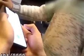 亲爹！爸爸到站下车把6岁娃忘高铁上，网友：这父亲心太大图片