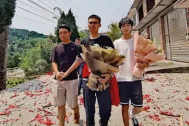 阔别28年，他终于回家了……图片