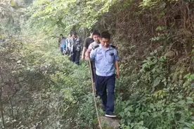 怀化七旬老人走错路迷失山林，民警和村民深山搜寻25小时终于找到她图片