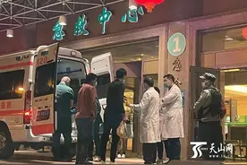 飞机返回接断臂男孩，后续来了图片