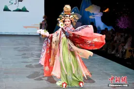 “华裳秀典”登陆长沙 让人仿佛穿越千年图片