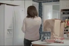 冰箱胶条发霉，别再用水擦了，用它擦一擦干净如新，为家人收好图片