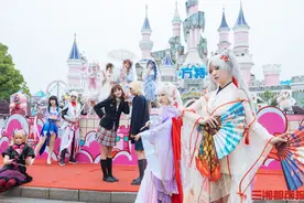 株洲方特“朝9晚9”开启“五一”次元盛典图片