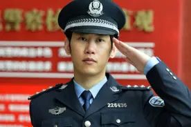 “警界保尔”陈冰：用单臂续写忠诚担当图片