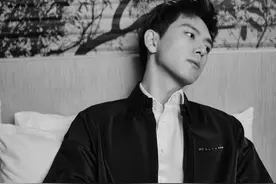 李现西装叠穿似贵公子 气质冷峻又沉稳图片