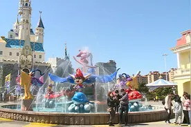 67秒｜蓬莱欧乐堡“五一”单日游客量破万 游客直呼“过瘾”图片