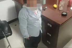 外公带着6岁外孙女外出与人聊天，外孙女已走失40分钟他都不知道图片