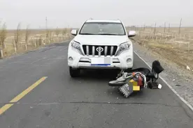 “一盔一带”守护 ｜帽子易飞，下次还是戴头盔吧图片