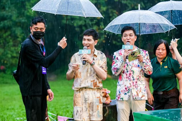 广州长隆野生动物世界非洲发现剧场举行了一场别开生面的 "萧敬腾动物