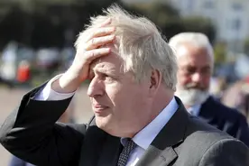 英国首相：这支英格兰队应该被誉为英雄，而不是受到种族歧视图片